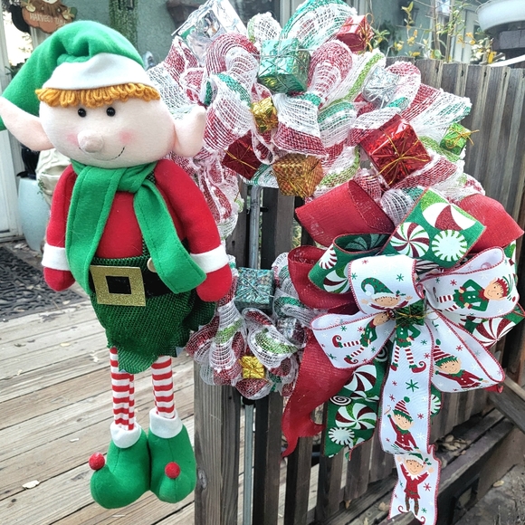 Christmas Elf Wreath Deco Mesh Bow - Picture 10 of 11